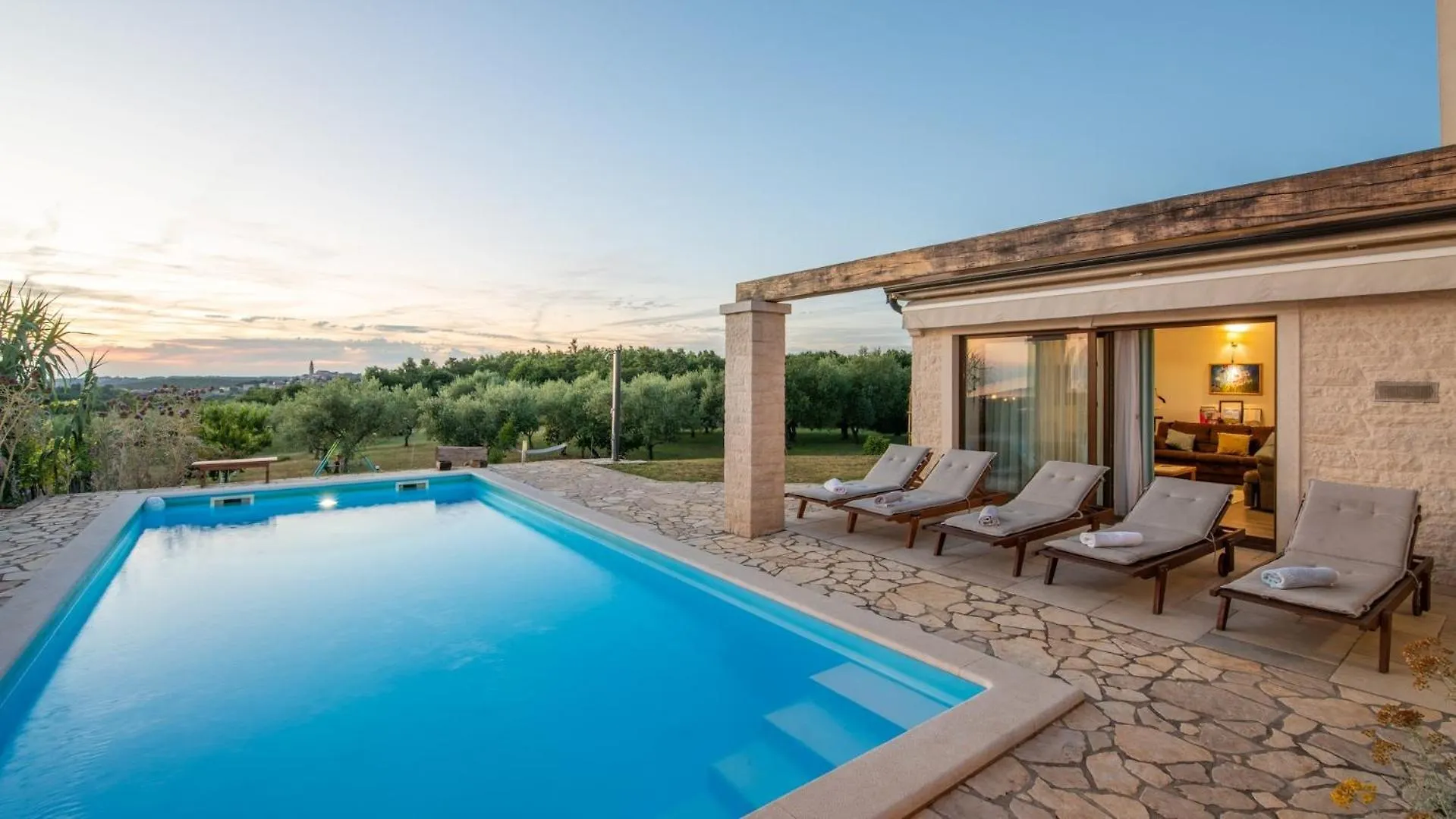 Villa Nira Barat