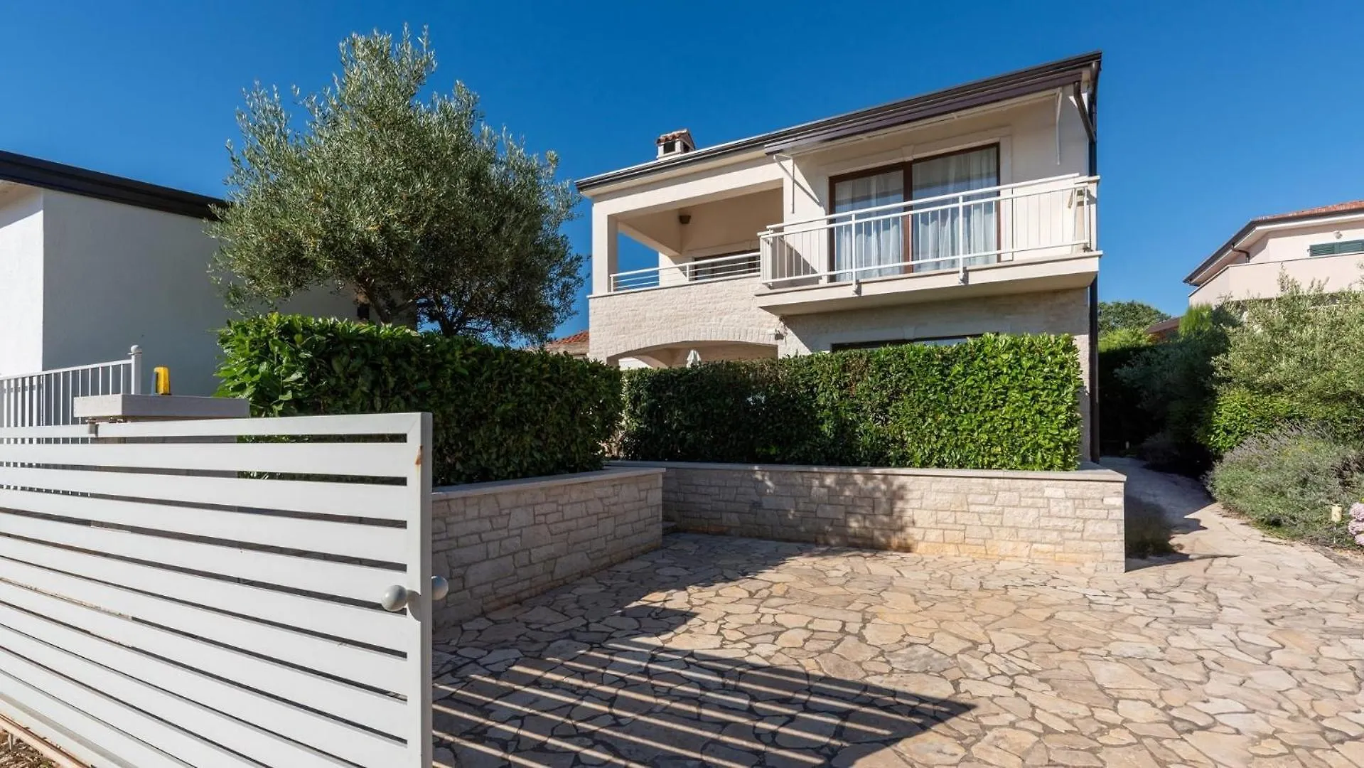 Villa Nira Barat Vendégház