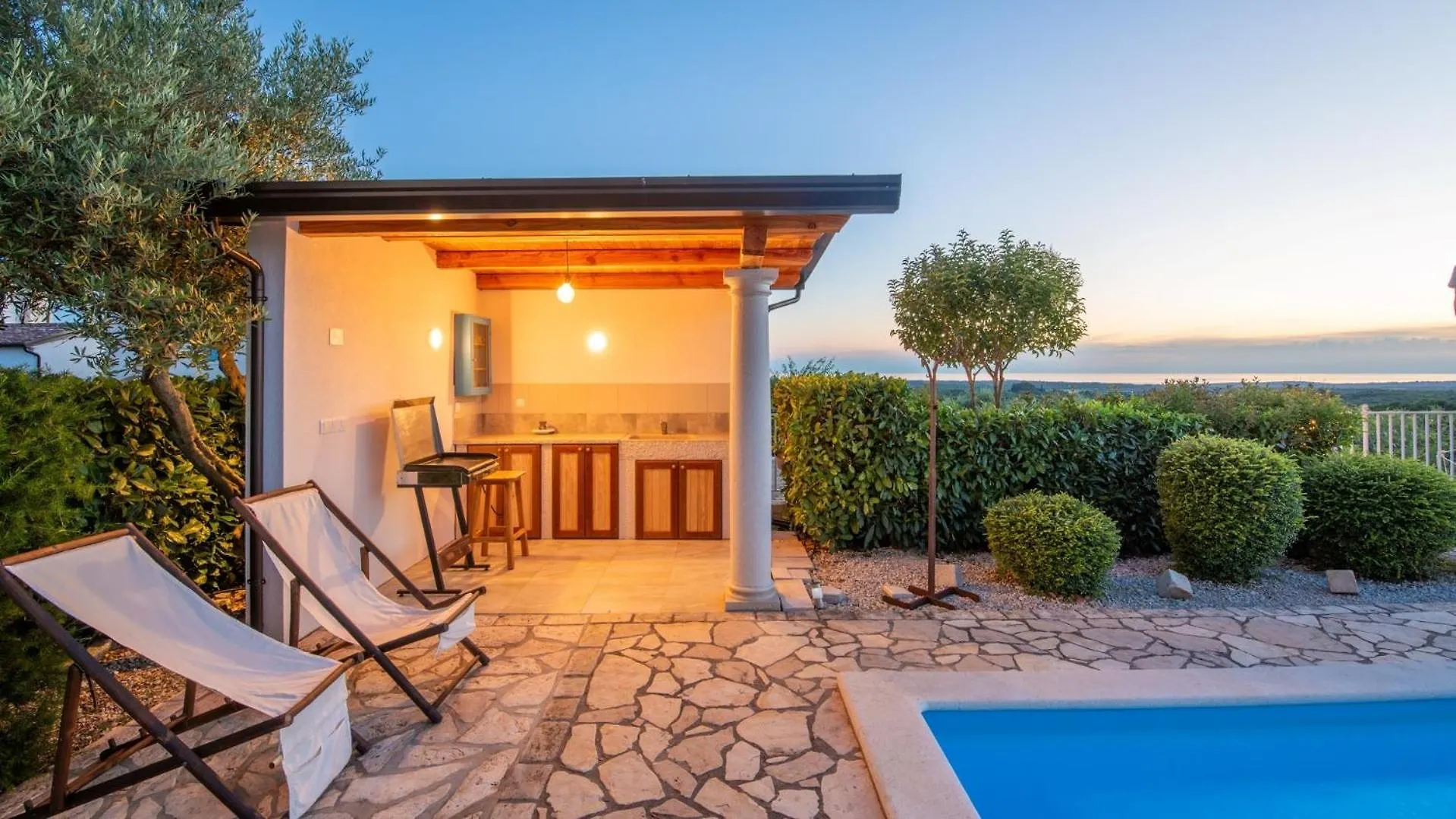 Villa Nira Barat Vendégház
