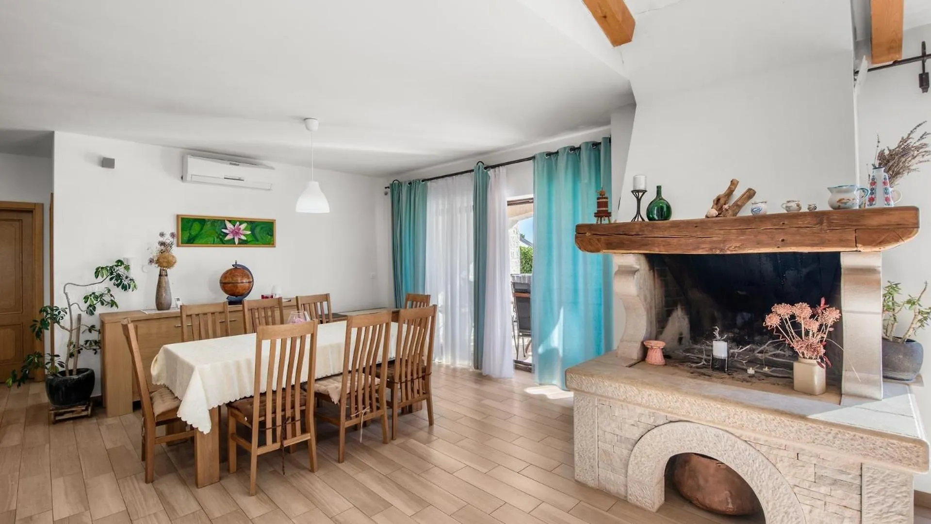 Villa Nira Barat 0*,